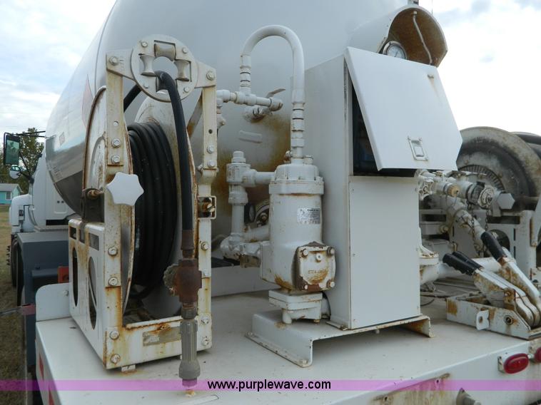 image for item J5167 1998 Chevrolet C7500 MC331 propane delivery truck