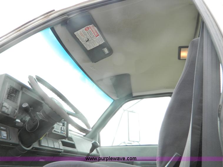 image for item J5167 1998 Chevrolet C7500 MC331 propane delivery truck