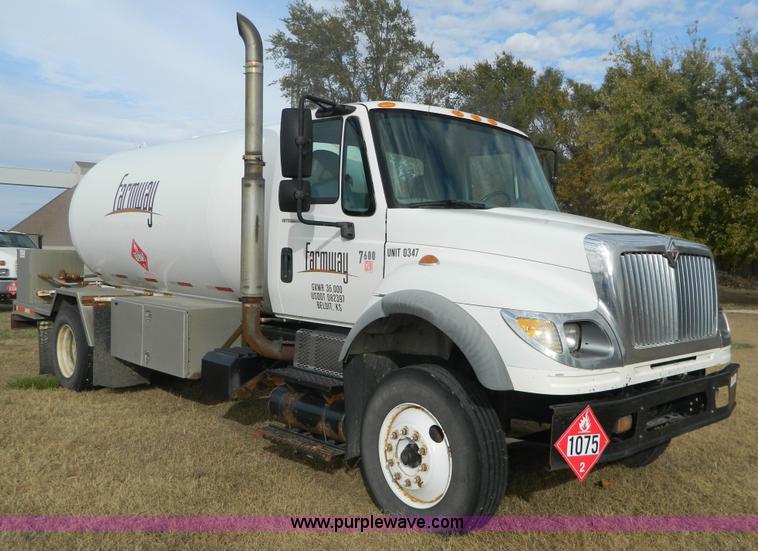 image for item J5168 2005 International 7600 MC331 propane delivery truck