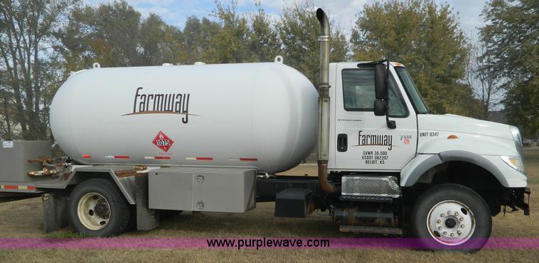 image for item J5168 2005 International 7600 MC331 propane delivery truck