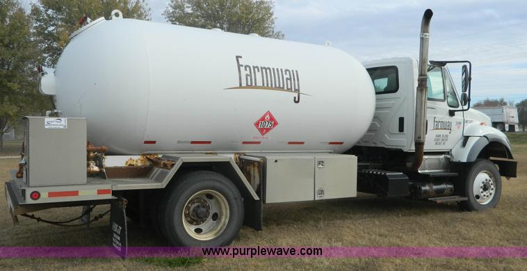 image for item J5168 2005 International 7600 MC331 propane delivery truck
