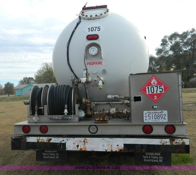 image for item J5168 2005 International 7600 MC331 propane delivery truck