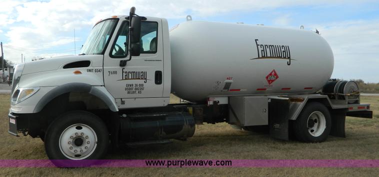 image for item J5168 2005 International 7600 MC331 propane delivery truck