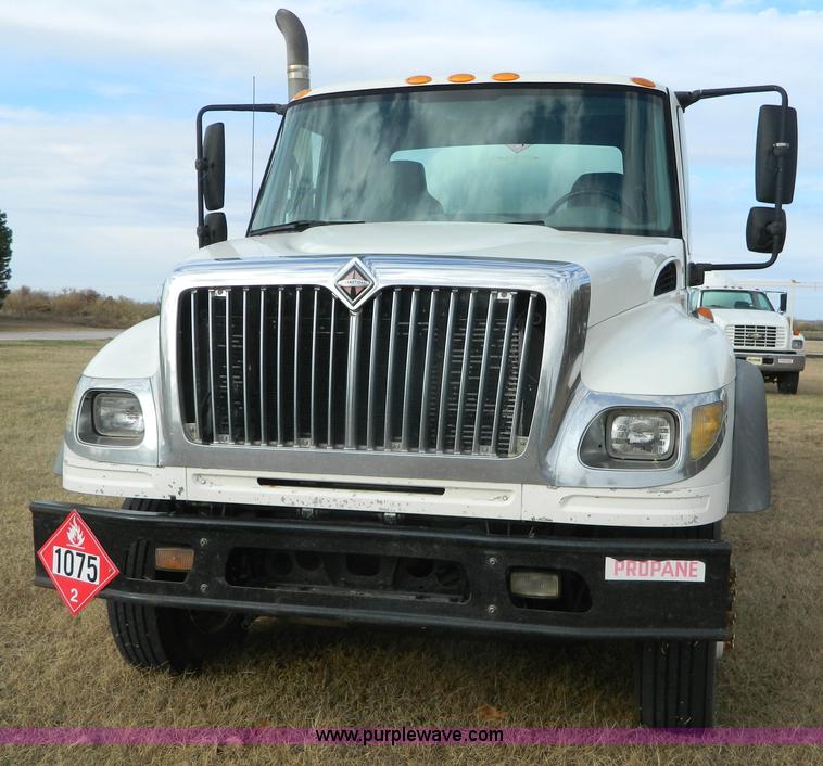 image for item J5168 2005 International 7600 MC331 propane delivery truck