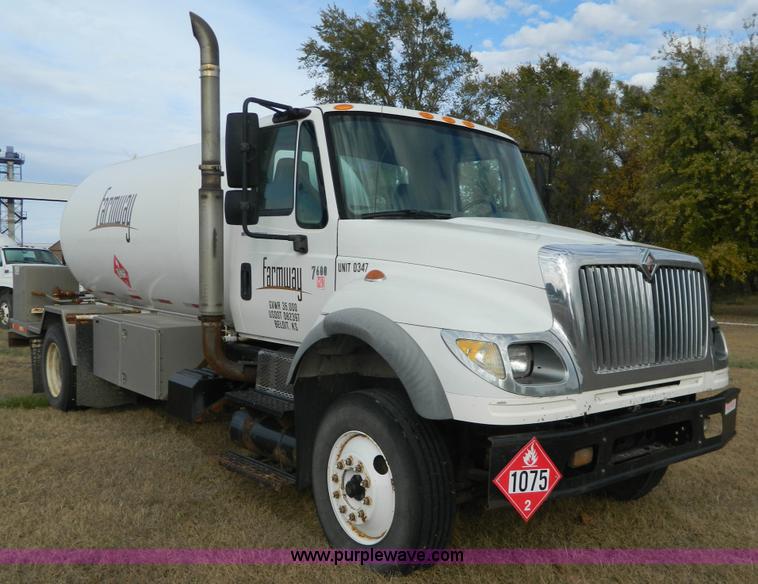 image for item J5168 2005 International 7600 MC331 propane delivery truck