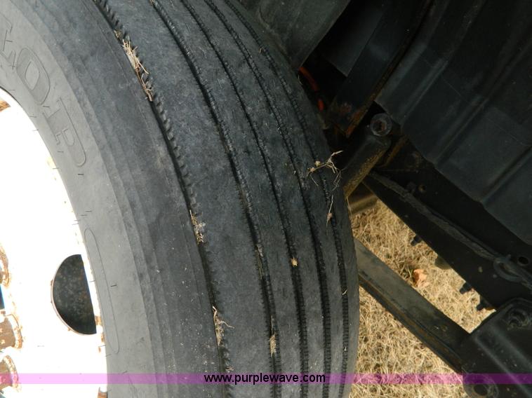 image for item J5168 2005 International 7600 MC331 propane delivery truck