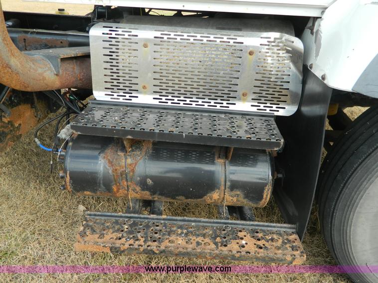 image for item J5168 2005 International 7600 MC331 propane delivery truck