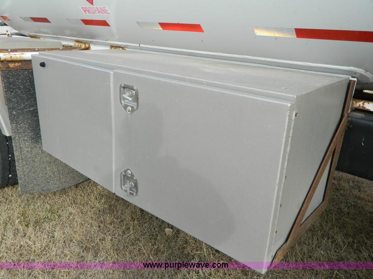 image for item J5168 2005 International 7600 MC331 propane delivery truck