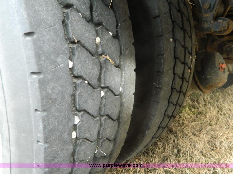 image for item J5168 2005 International 7600 MC331 propane delivery truck