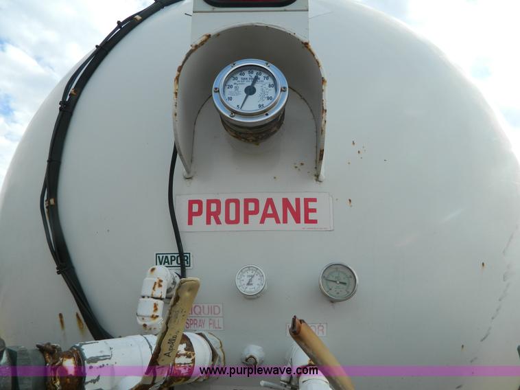 image for item J5168 2005 International 7600 MC331 propane delivery truck