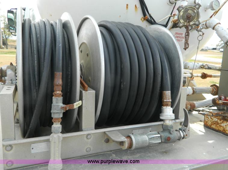 image for item J5168 2005 International 7600 MC331 propane delivery truck