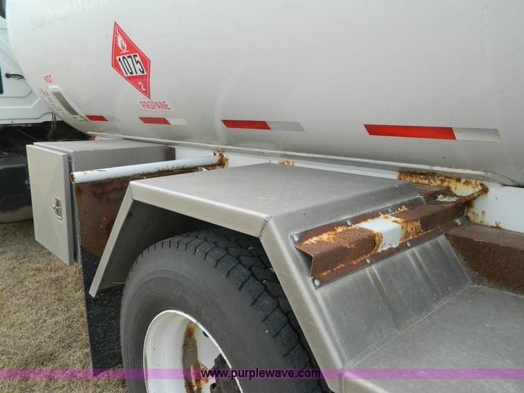 image for item J5168 2005 International 7600 MC331 propane delivery truck