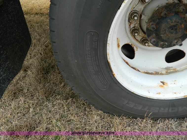 image for item J5168 2005 International 7600 MC331 propane delivery truck