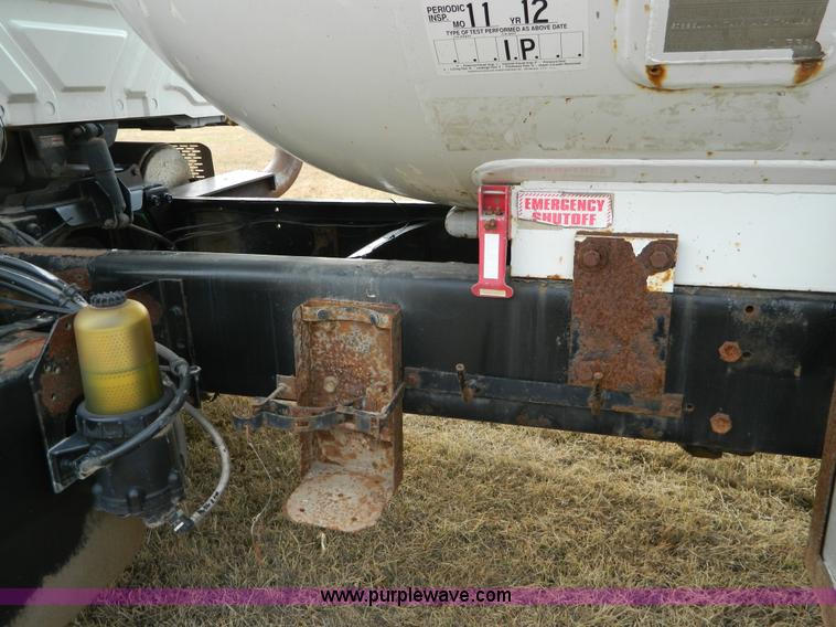 image for item J5168 2005 International 7600 MC331 propane delivery truck