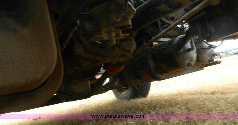 image for item J5168 2005 International 7600 MC331 propane delivery truck