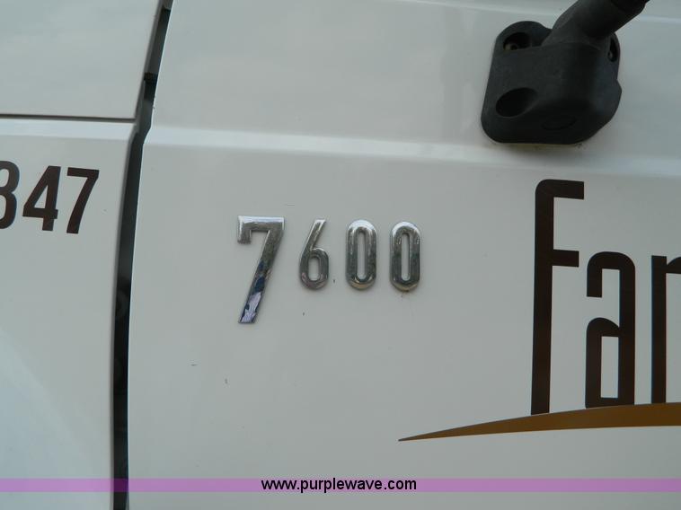 image for item J5168 2005 International 7600 MC331 propane delivery truck