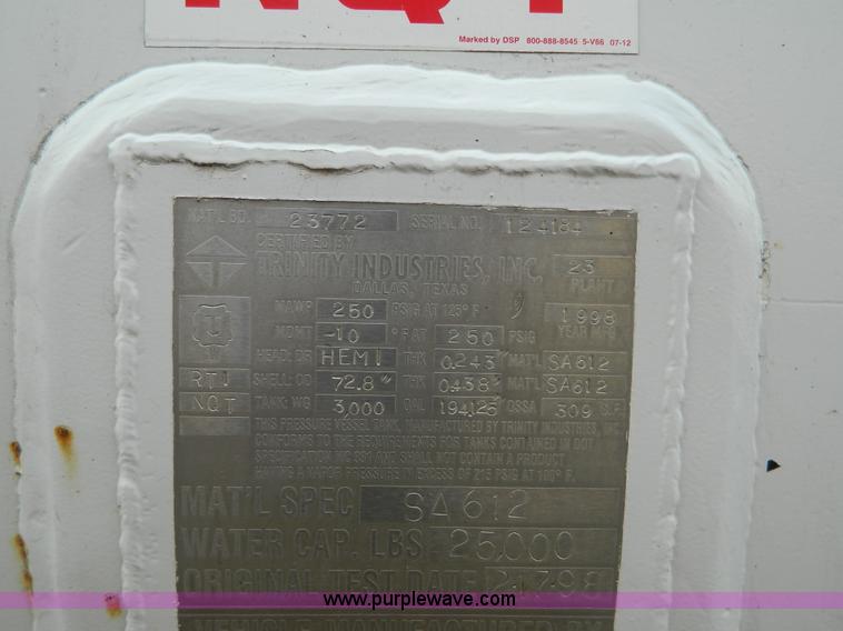 image for item J5168 2005 International 7600 MC331 propane delivery truck