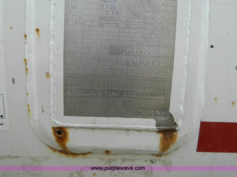 image for item J5168 2005 International 7600 MC331 propane delivery truck