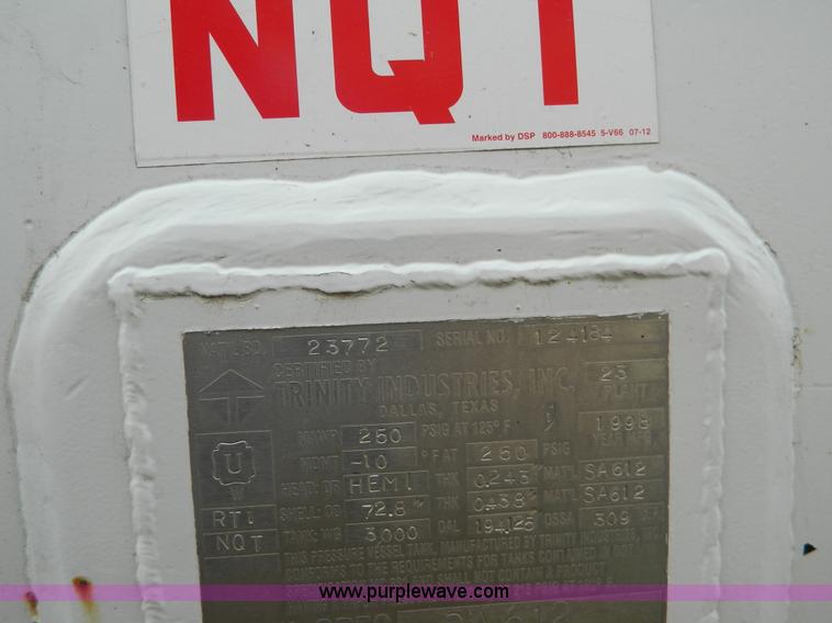 image for item J5168 2005 International 7600 MC331 propane delivery truck