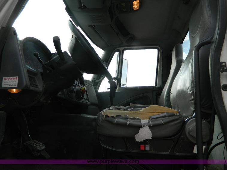 image for item J5168 2005 International 7600 MC331 propane delivery truck