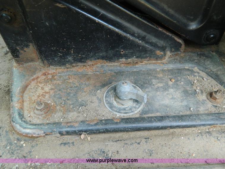 image for item J5168 2005 International 7600 MC331 propane delivery truck