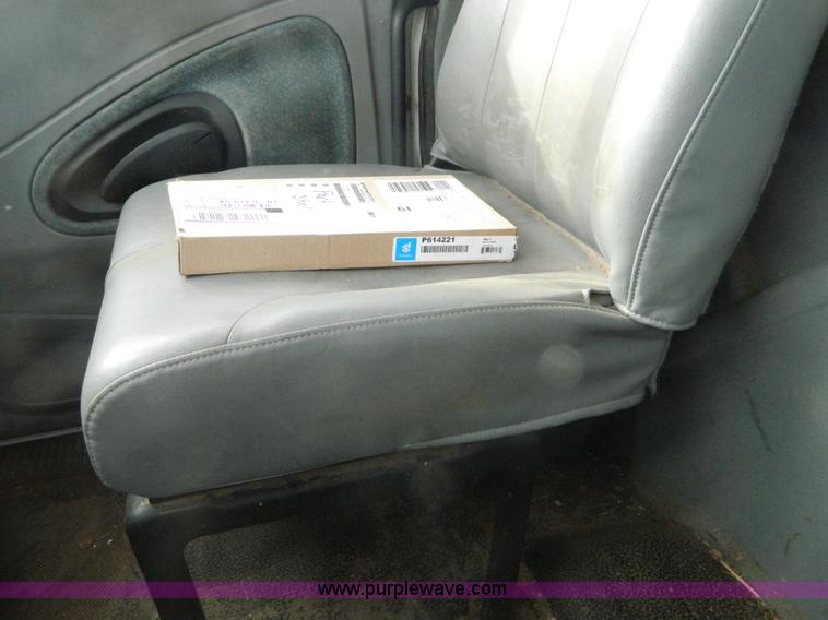 image for item J5168 2005 International 7600 MC331 propane delivery truck