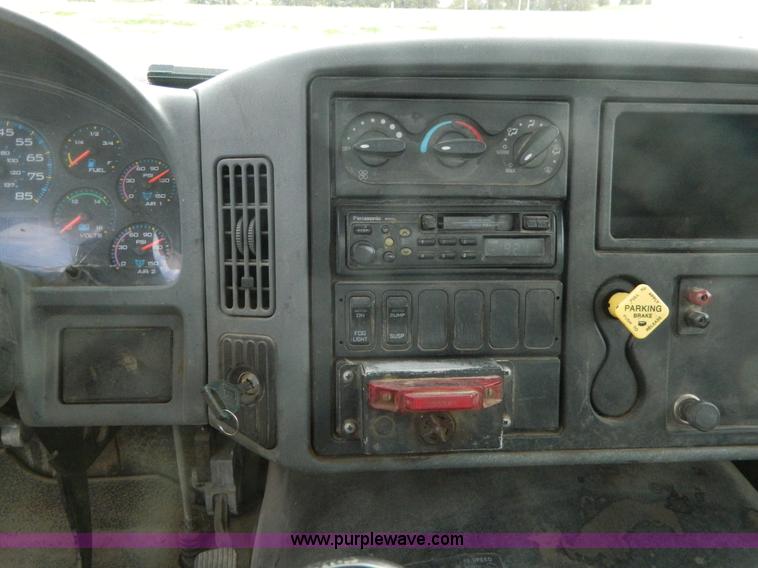 image for item J5168 2005 International 7600 MC331 propane delivery truck