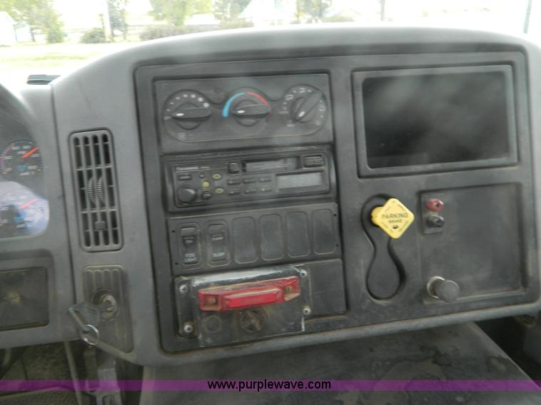 image for item J5168 2005 International 7600 MC331 propane delivery truck