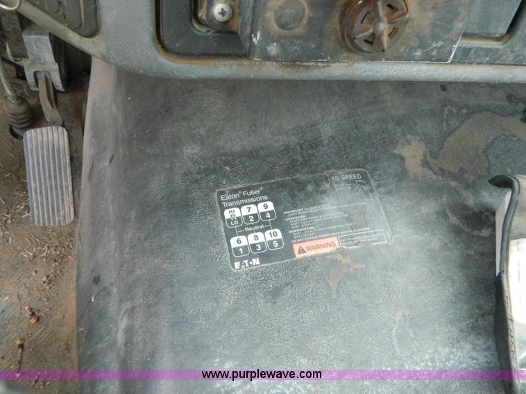 image for item J5168 2005 International 7600 MC331 propane delivery truck