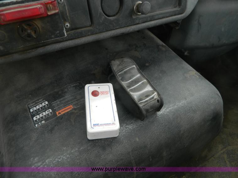 image for item J5168 2005 International 7600 MC331 propane delivery truck