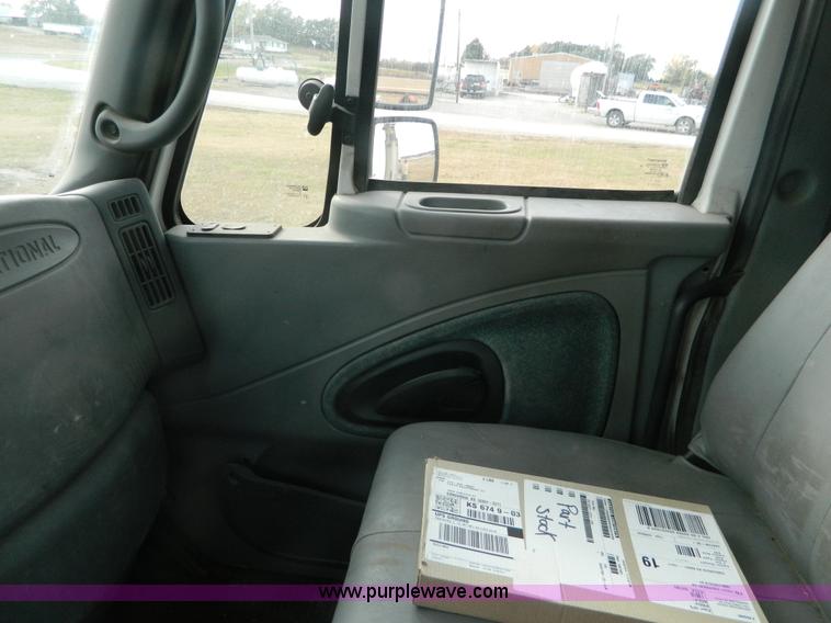 image for item J5168 2005 International 7600 MC331 propane delivery truck