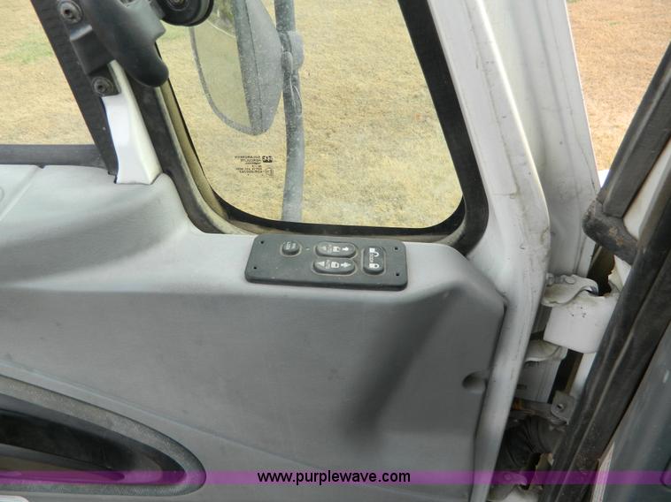 image for item J5168 2005 International 7600 MC331 propane delivery truck