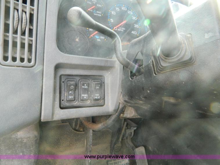 image for item J5168 2005 International 7600 MC331 propane delivery truck