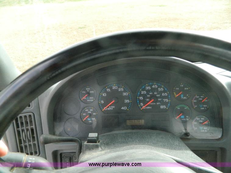 image for item J5168 2005 International 7600 MC331 propane delivery truck