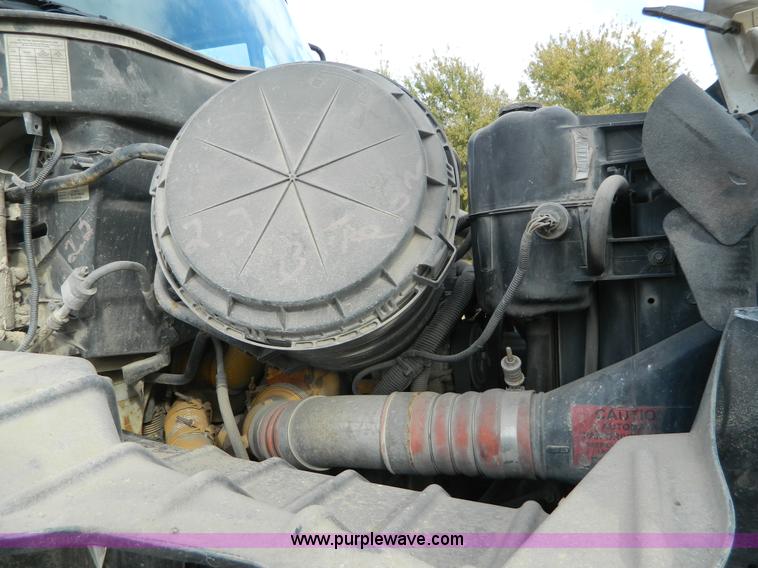 image for item J5168 2005 International 7600 MC331 propane delivery truck