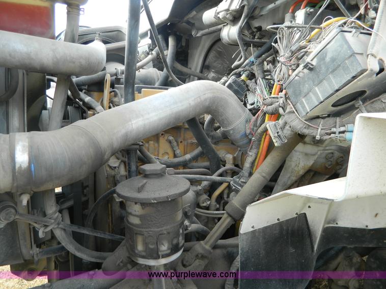 image for item J5168 2005 International 7600 MC331 propane delivery truck