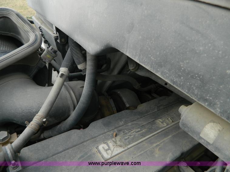 image for item J5168 2005 International 7600 MC331 propane delivery truck