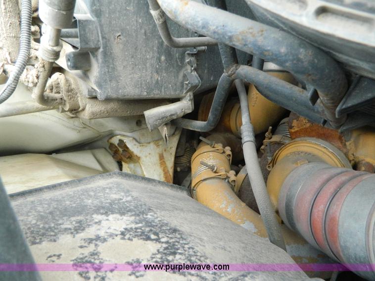 image for item J5168 2005 International 7600 MC331 propane delivery truck