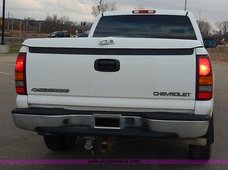 image for item J6312 2002 Chevrolet Silverado 1500 pickup truck