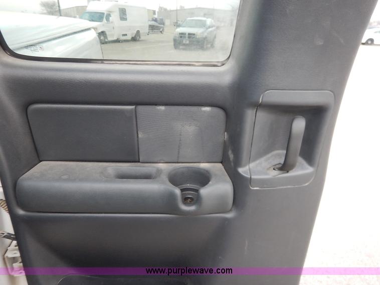 image for item J6312 2002 Chevrolet Silverado 1500 pickup truck