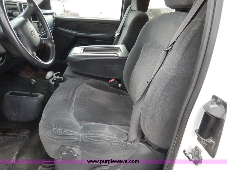 image for item J6312 2002 Chevrolet Silverado 1500 pickup truck