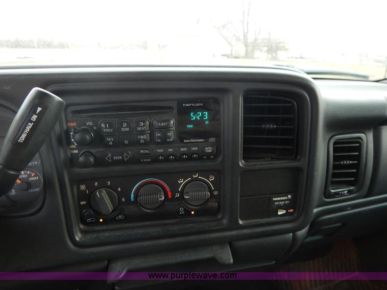 image for item J6312 2002 Chevrolet Silverado 1500 pickup truck