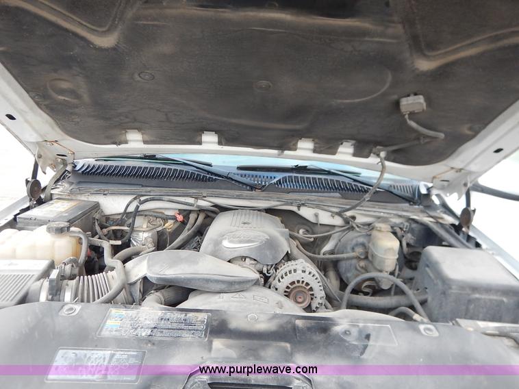 image for item J6312 2002 Chevrolet Silverado 1500 pickup truck