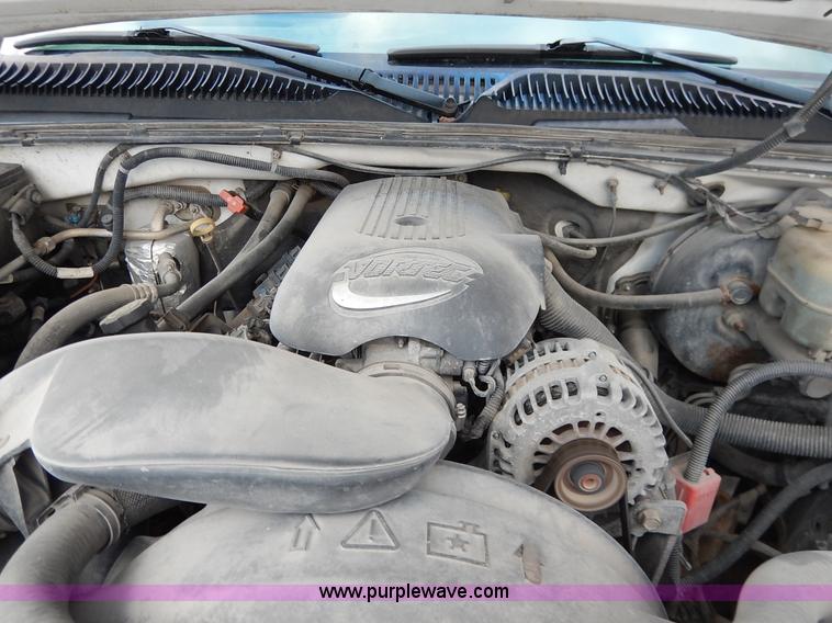 image for item J6312 2002 Chevrolet Silverado 1500 pickup truck