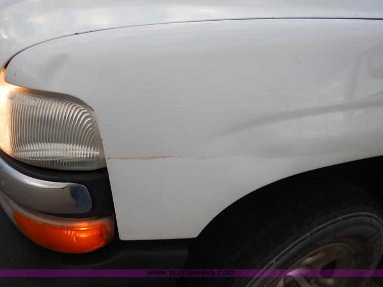 image for item J6312 2002 Chevrolet Silverado 1500 pickup truck