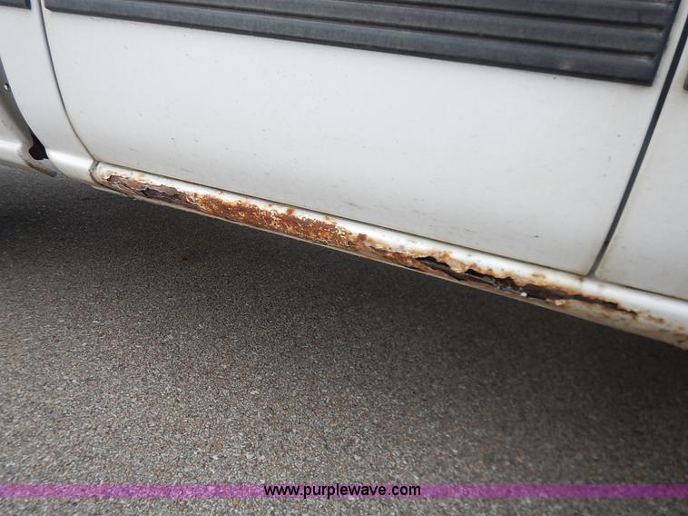 image for item J6312 2002 Chevrolet Silverado 1500 pickup truck