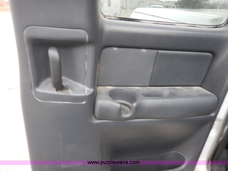 image for item J6312 2002 Chevrolet Silverado 1500 pickup truck