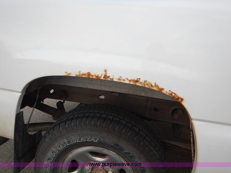 image for item J6312 2002 Chevrolet Silverado 1500 pickup truck