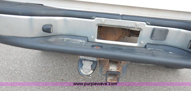 image for item J6312 2002 Chevrolet Silverado 1500 pickup truck