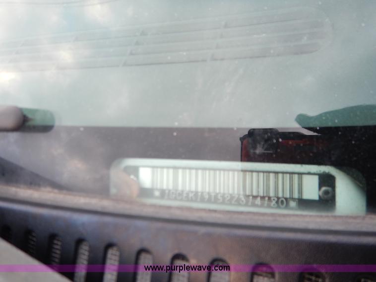 image for item J6312 2002 Chevrolet Silverado 1500 pickup truck